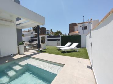 Casa bifamiliare con piscina in vendita a Las Lagunas - Campano