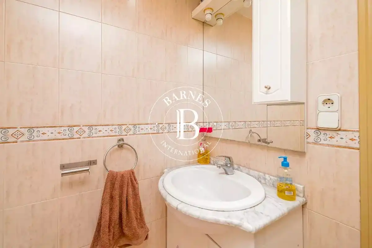 Baño de Local en venta en Madrid con Aire acondicionado