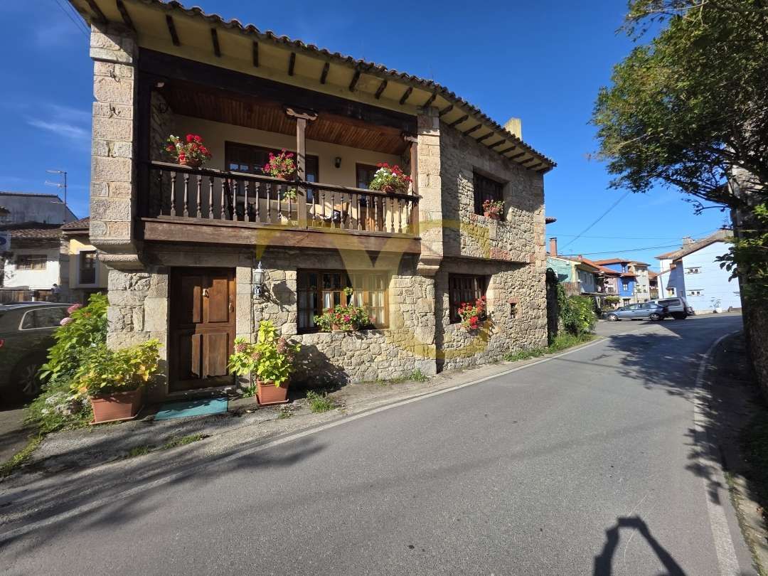 Exterior view of House or chalet for sale in Llanes  with Heating, Terrace and Balcony
