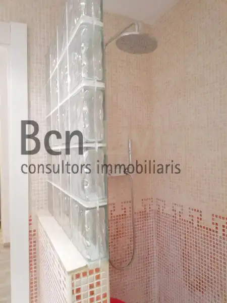 Bathroom of Flat for rent in Barcelona  with Furnished, Oven and Washing machine