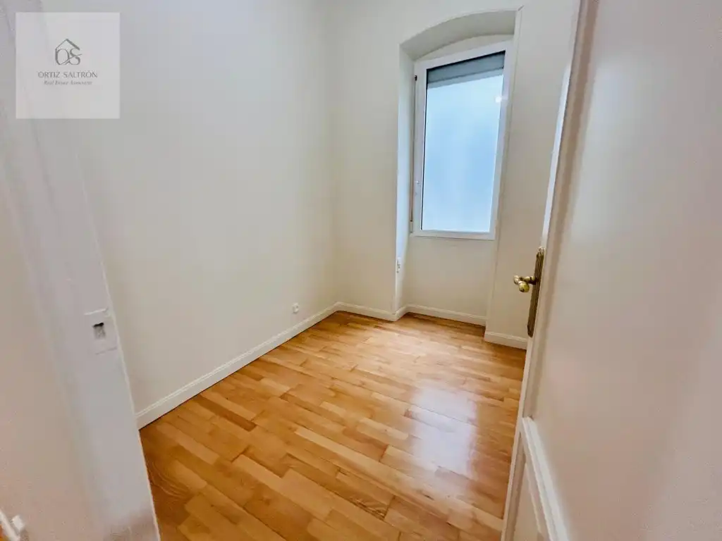 Habitación de Piso en venta en Madrid con Terraza