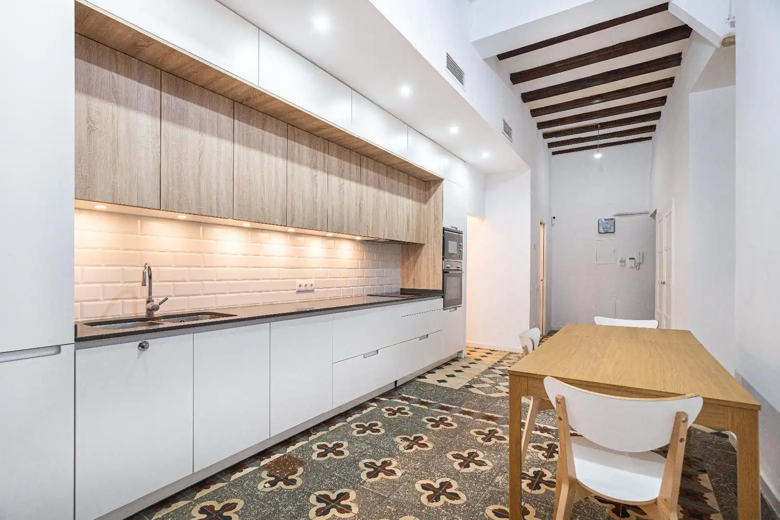 Cocina de Piso en venta en Barcelona con Aire acondicionado, Terraza y Horno