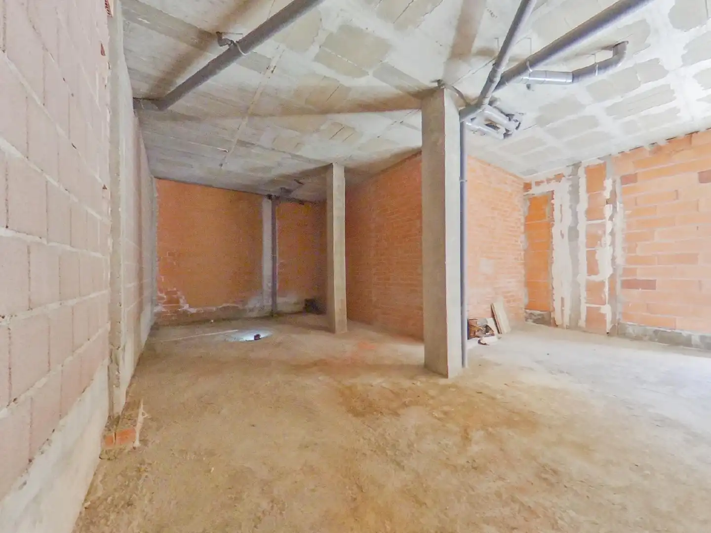 Commercial properties for sale in Llevant