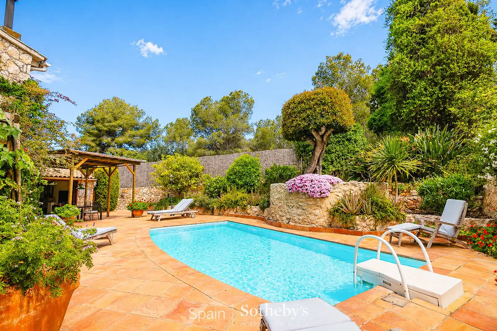 Piscina de Finca rústica en venda en Sant Pere de Ribes amb Aire condicionat, Calefacció i Jardí privat