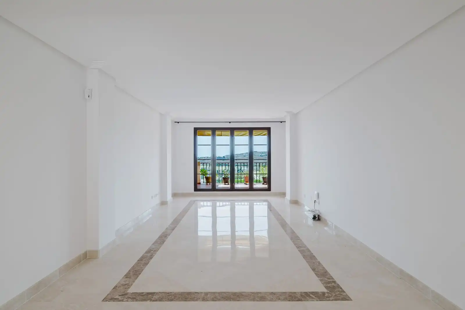 Flat for sale in Benahavís  with Air Conditioner, Terrace and Alarm