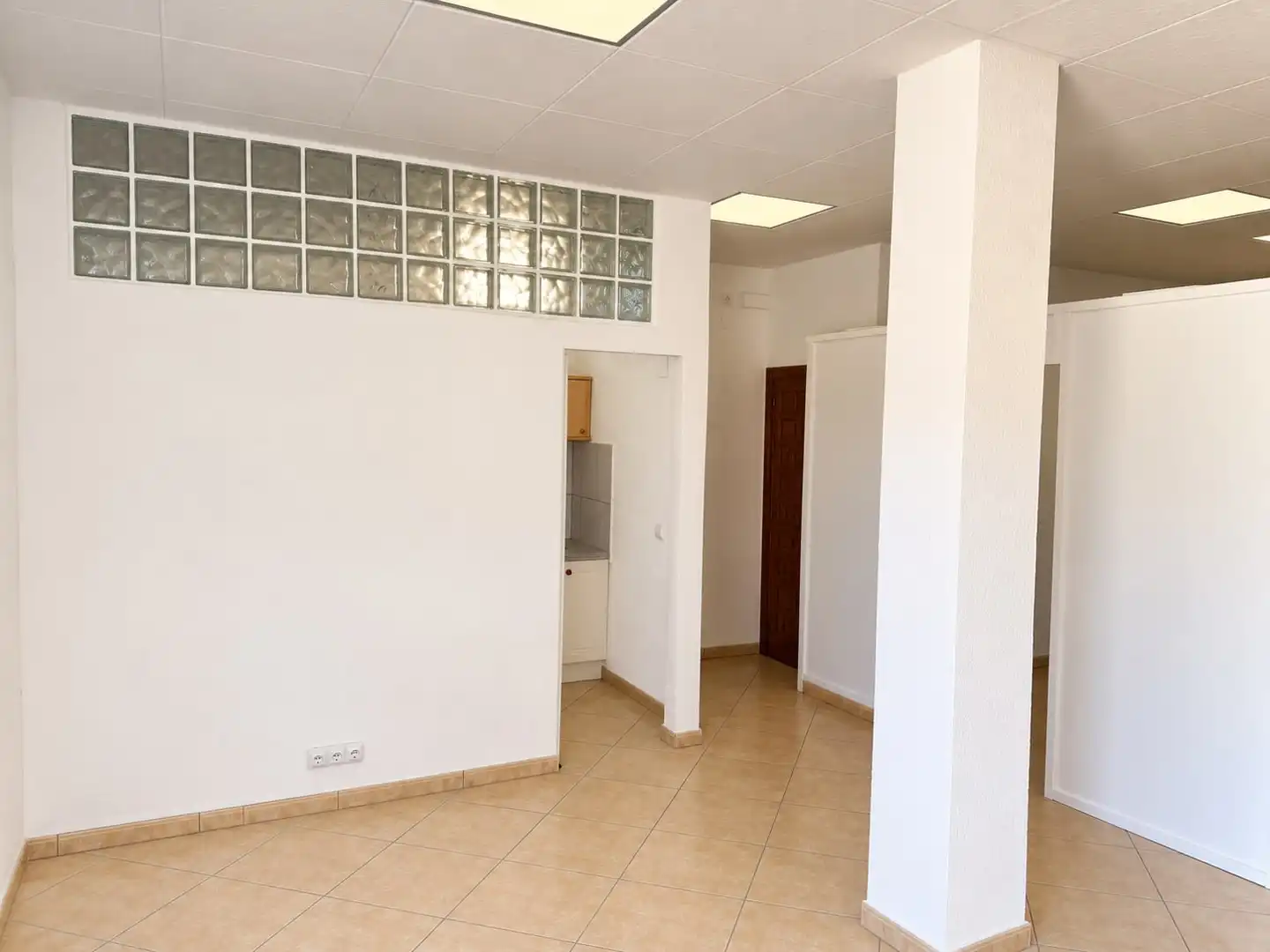 Business premises for sale in Miami Platja, imagen 2