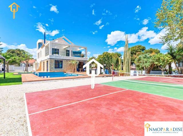 Casa-chalet en Venta en Calle Calle de Concha Espina, 12 en Vistahermosa