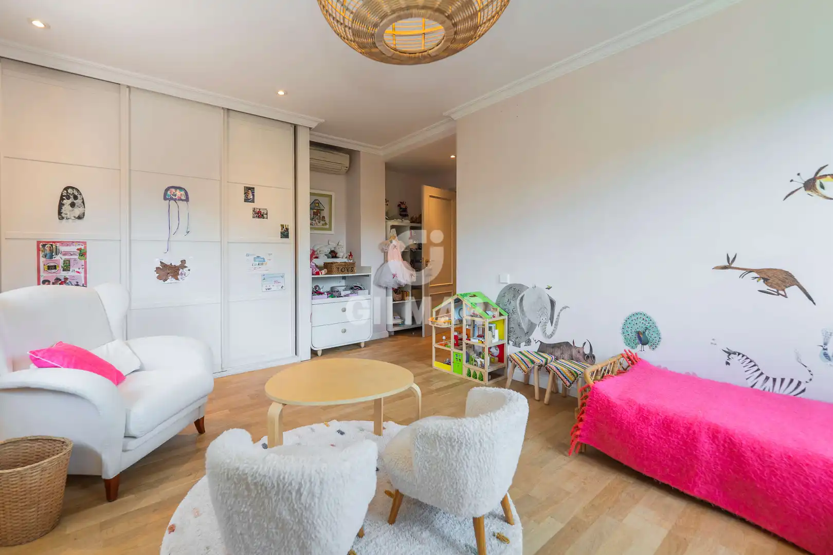 Bedroom of Houses for sale in Pozuelo de Alarcón  with Heating, Private garden and Swimming Pool