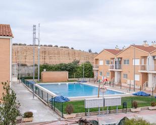 Piscina de Casa adosada de lloguer en María de Huerva amb Terrassa i Balcó