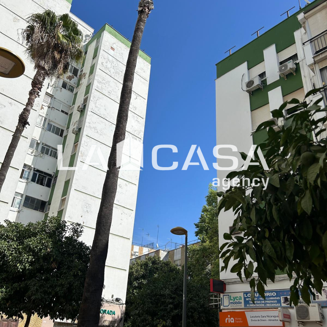 Exterior view of Flat for sale in  Sevilla Capital  with Terrace
