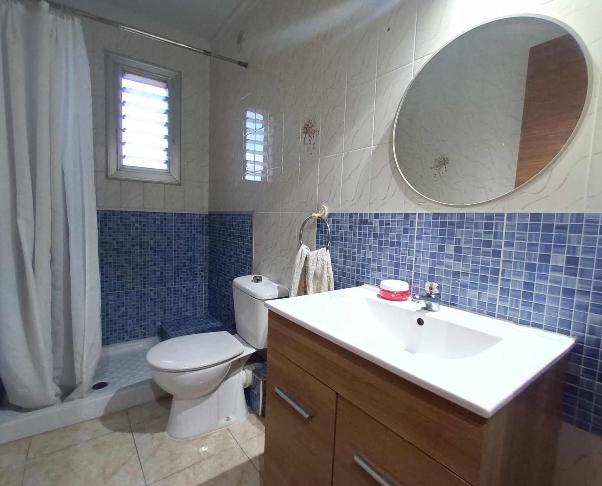 Bathroom of Flat for sale in Sabadell  with Air Conditioner, Parquet flooring and Terrace