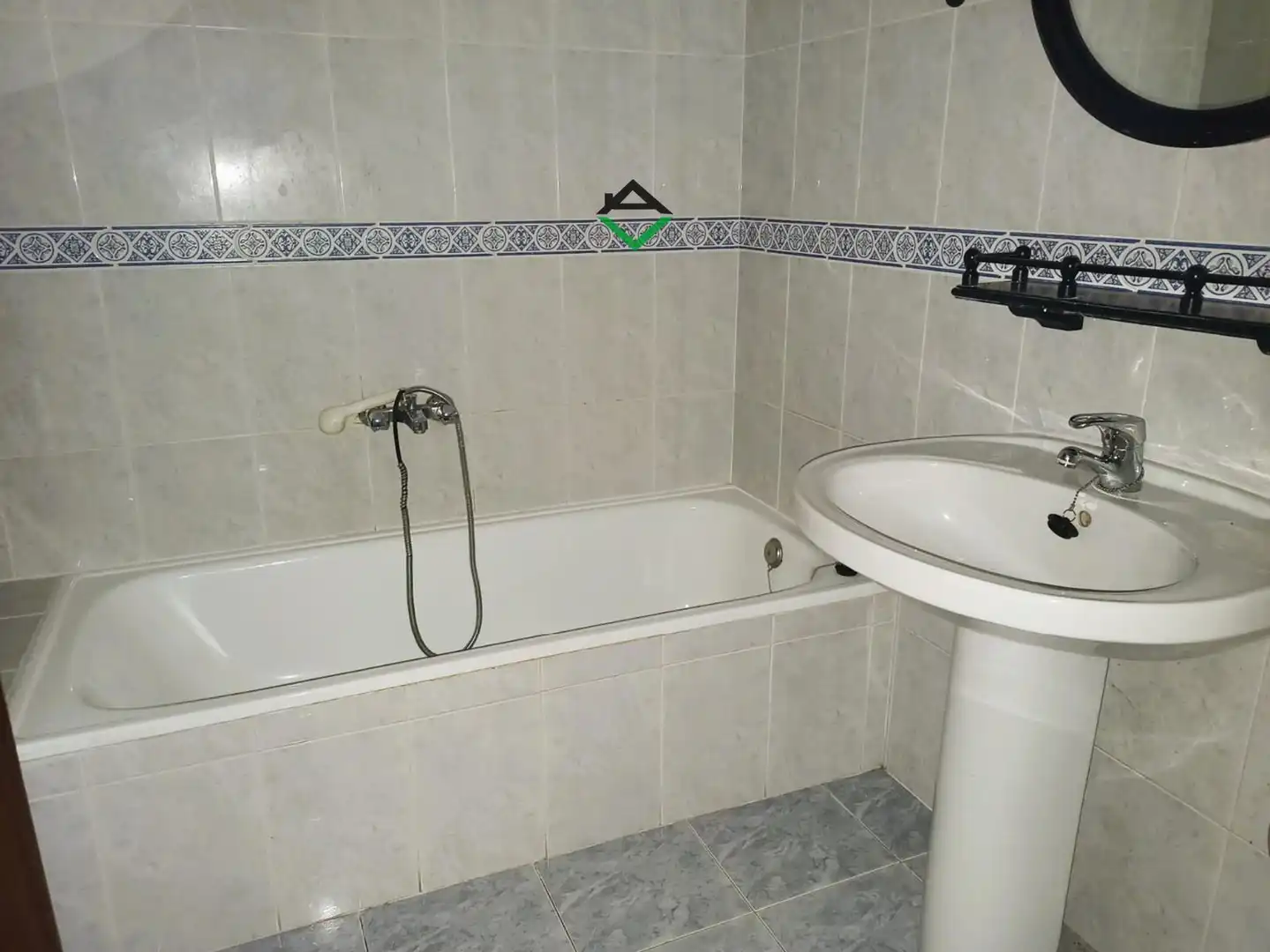 Bany de Pis en venda en Cangas  amb Terrassa
