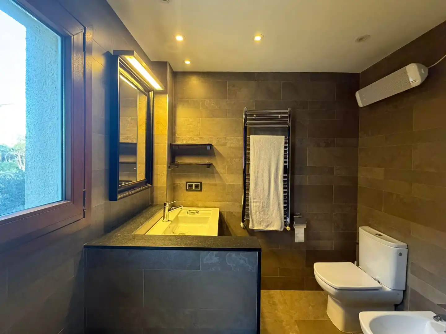 Badezimmer von Wohnung zur Miete in Gavà mit Heizung, Parkett und Terrasse