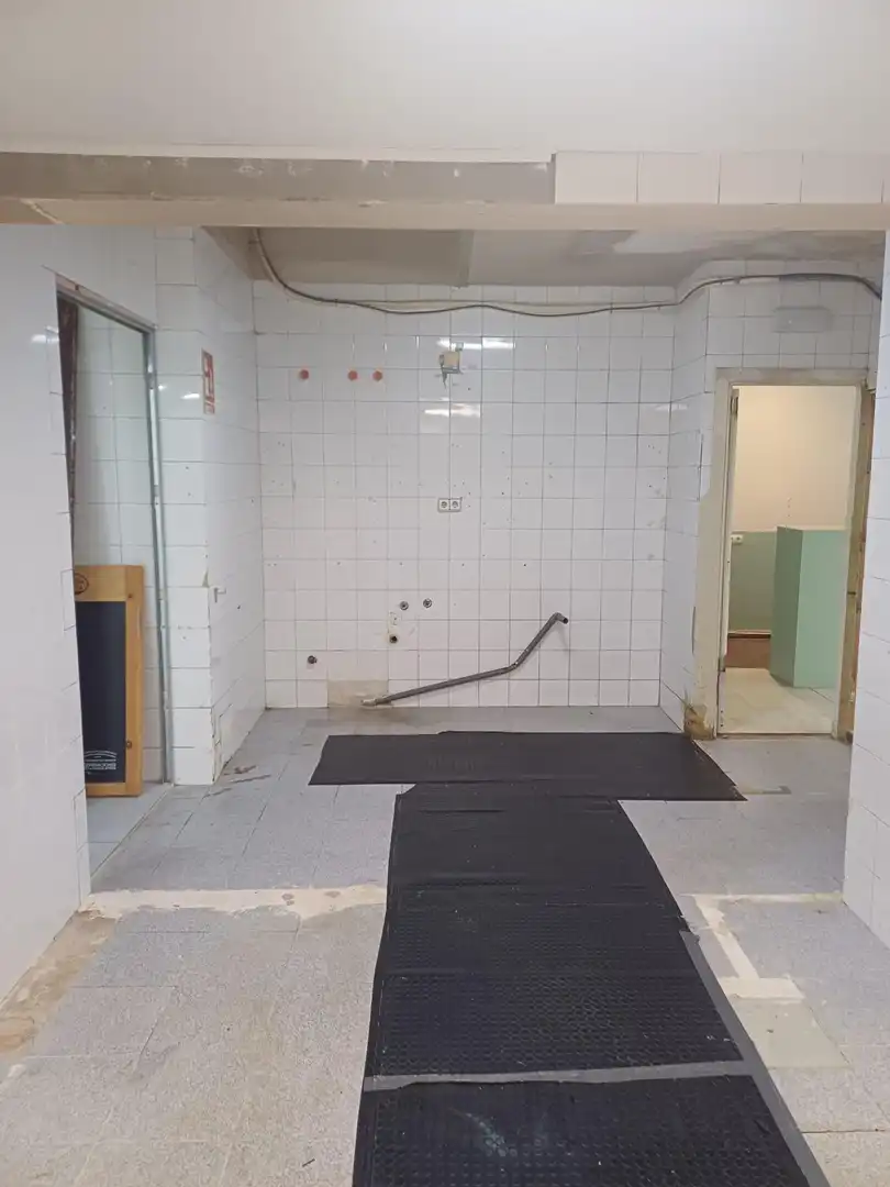 Baño de Local de alquiler en Tarragona con Aire acondicionado