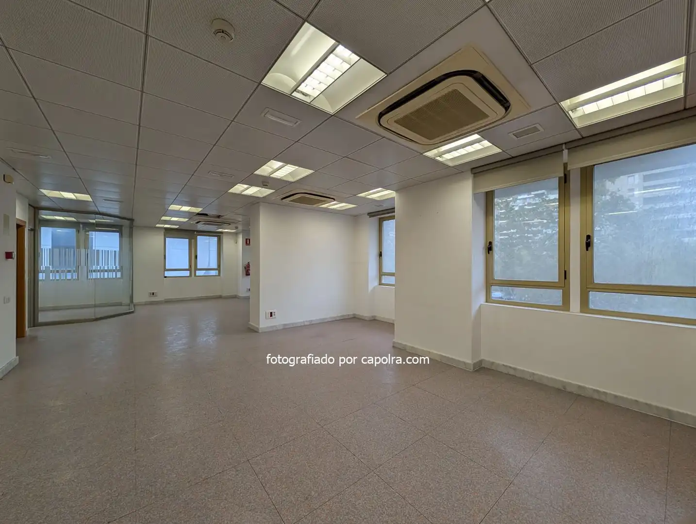 Büro zum Verkauf in Barcelona mit Klimaanlage und Heizung