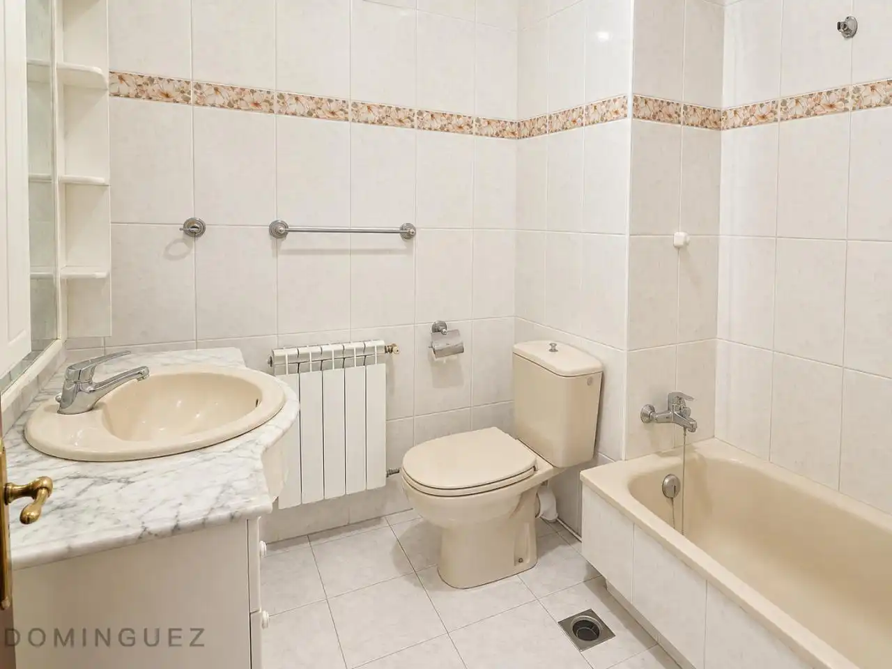 Bathroom of Flat for sale in Vigo   with Heating and Terrace