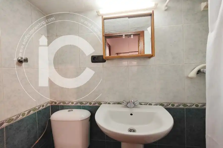 Baño de Estudio de alquiler en Granada con Aire acondicionado