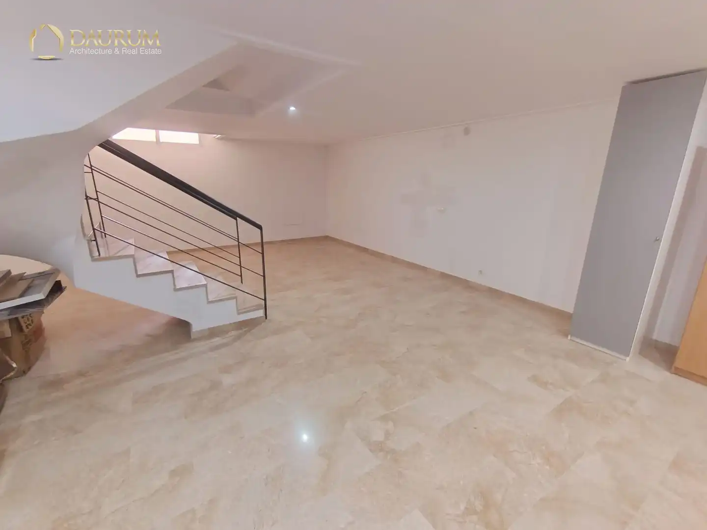 Einfamilien-Reihenhaus zum Verkauf in Elche / Elx mit Klimaanlage, Heizung und Terrasse