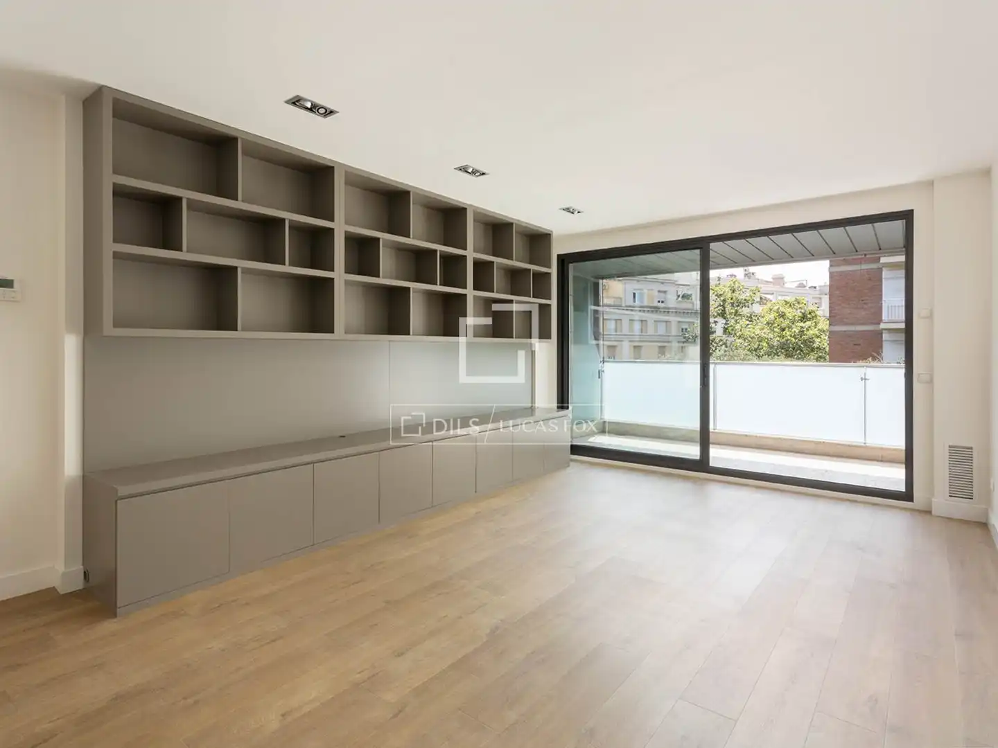 Sala d'estar de Pis en venda en Barcelona amb Aire condicionat, Calefacció i Parquet