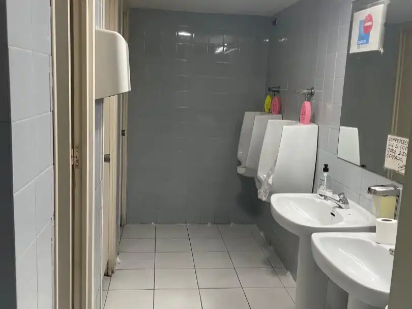 Baño de Local de alquiler en Mataró