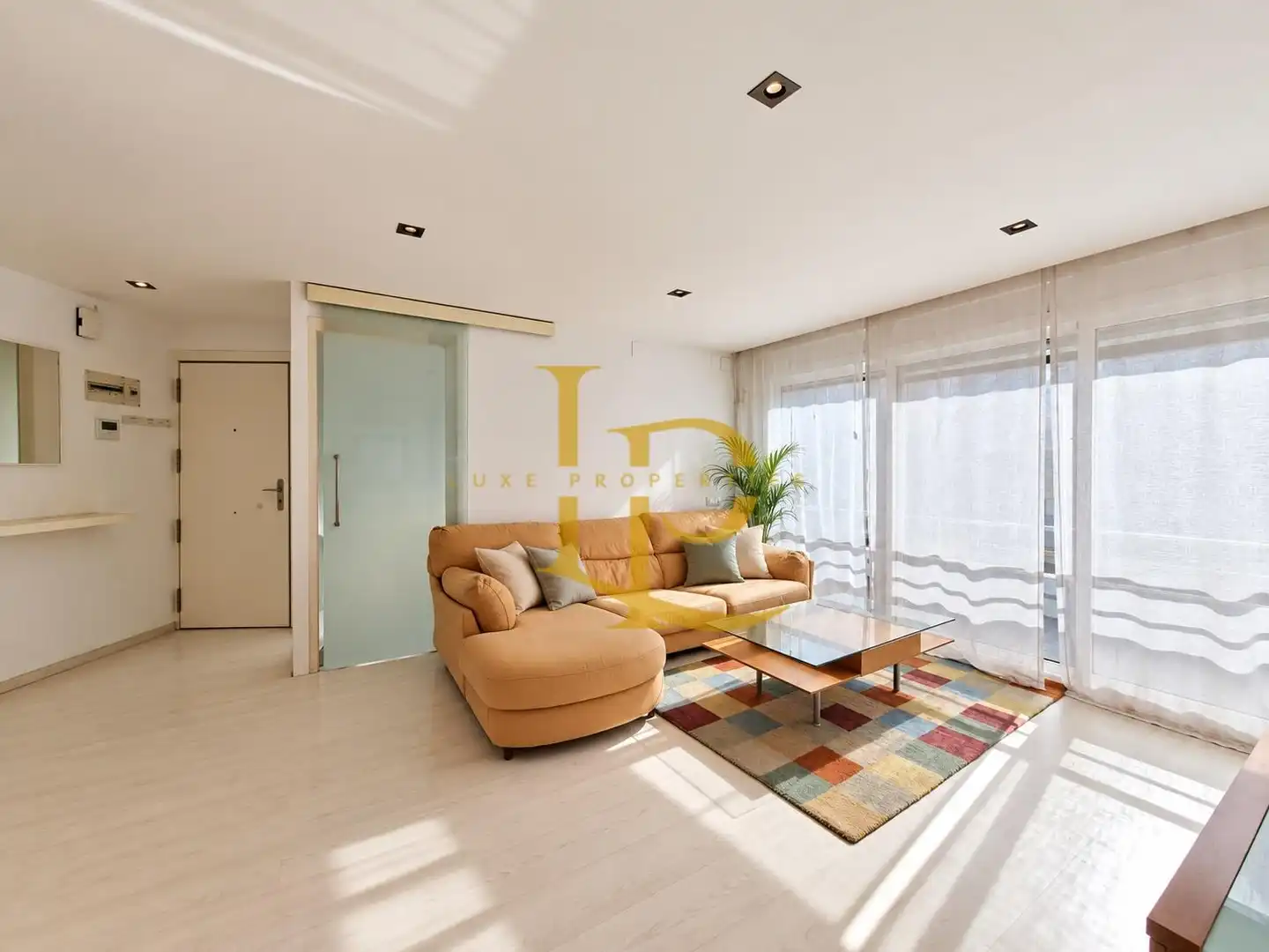 Living room of Flat for sale in Cerdanyola del Vallès  with Air Conditioner, Heating and Oven