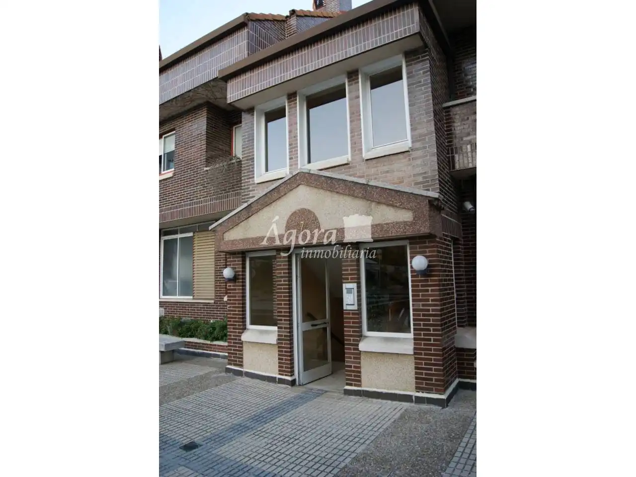 Vista exterior de Dúplex en venta en Valladolid con Calefacción, Parquet y Terraza