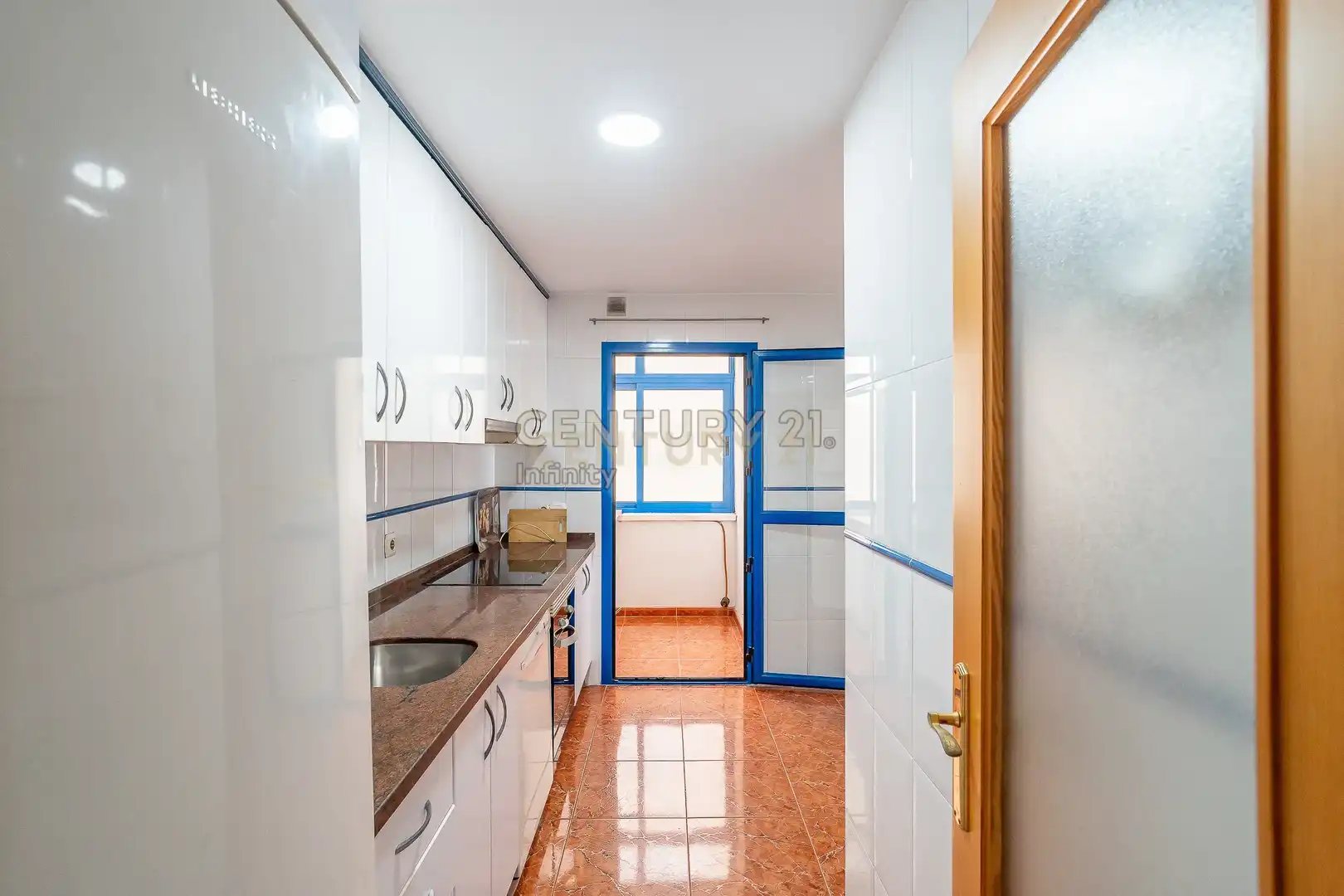 Cocina de Apartamento en venta en Estepona con Jardín privado, Horno y Piscina comunitaria