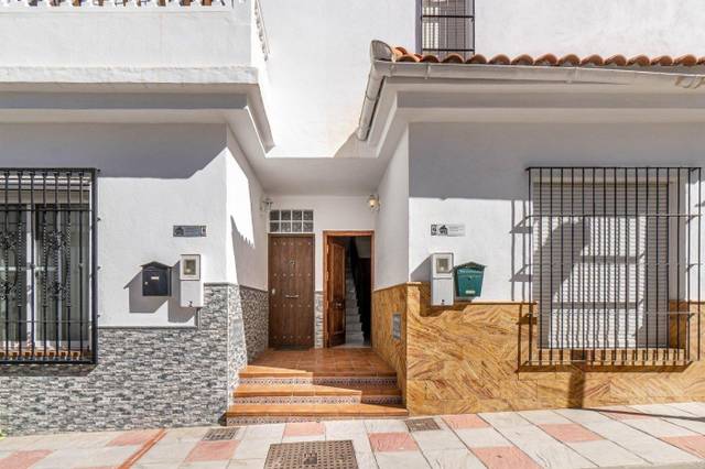 Casa adosada en Venta en Albondón