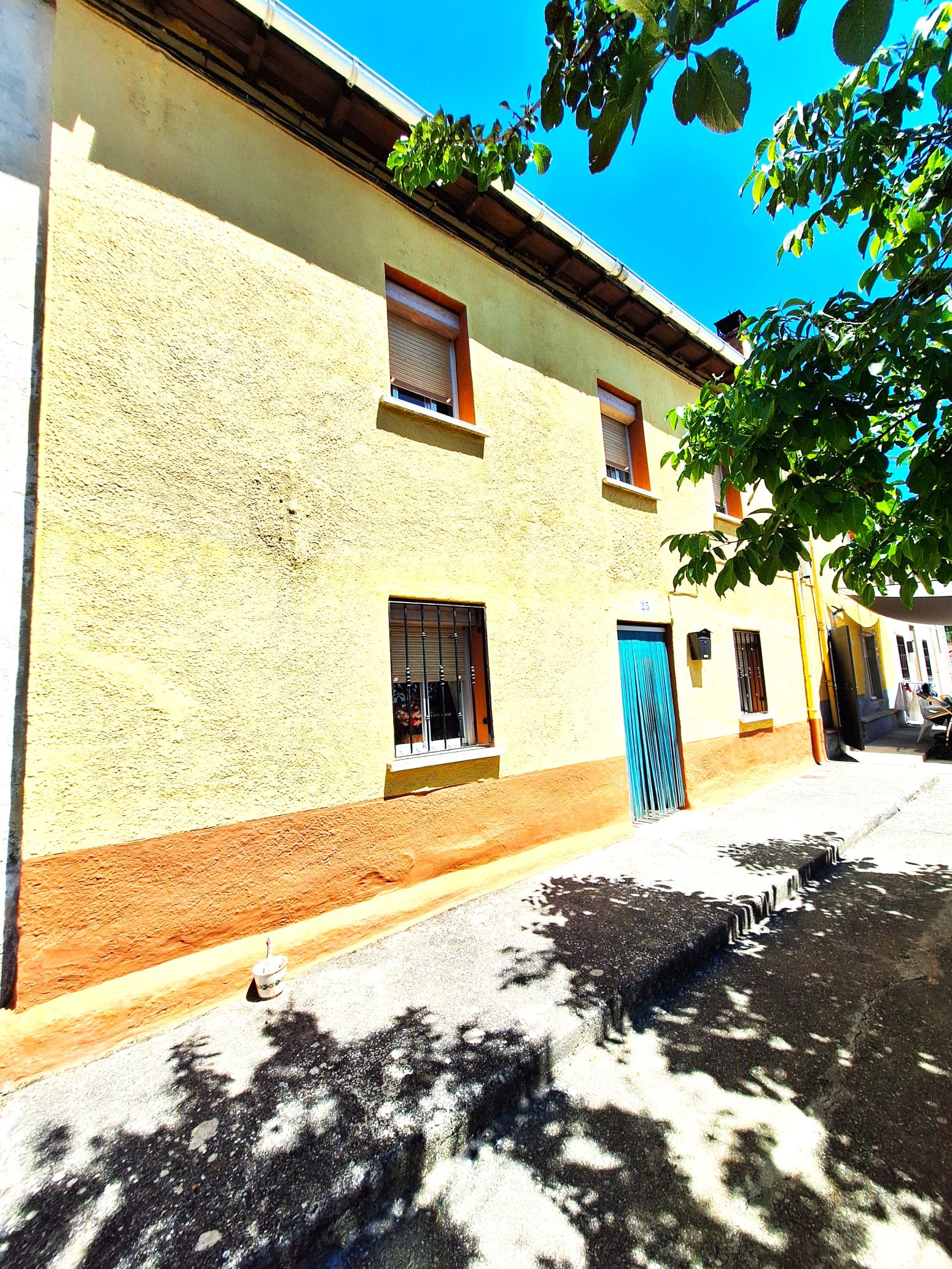 Vista exterior de Casa o xalet en venda en Barruelo de Santullán amb Calefacció, Terrassa i Traster