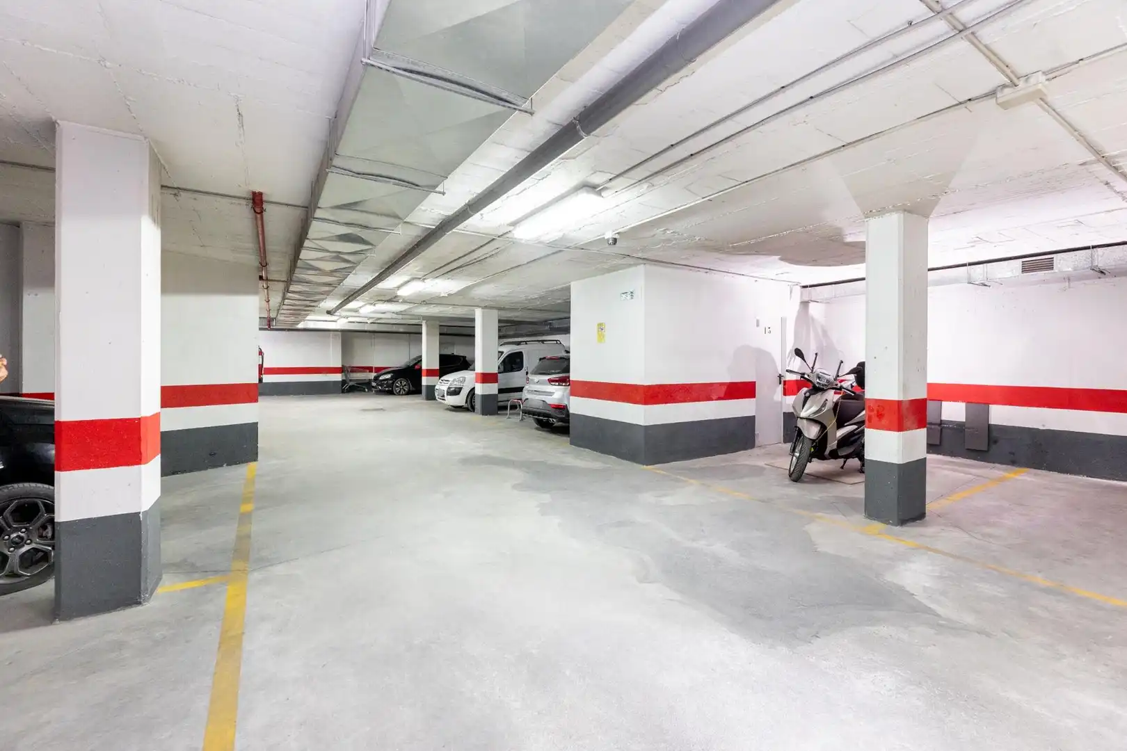 Parking of Flat for sale in Granada  with Air Conditioner, Heating and Storage room