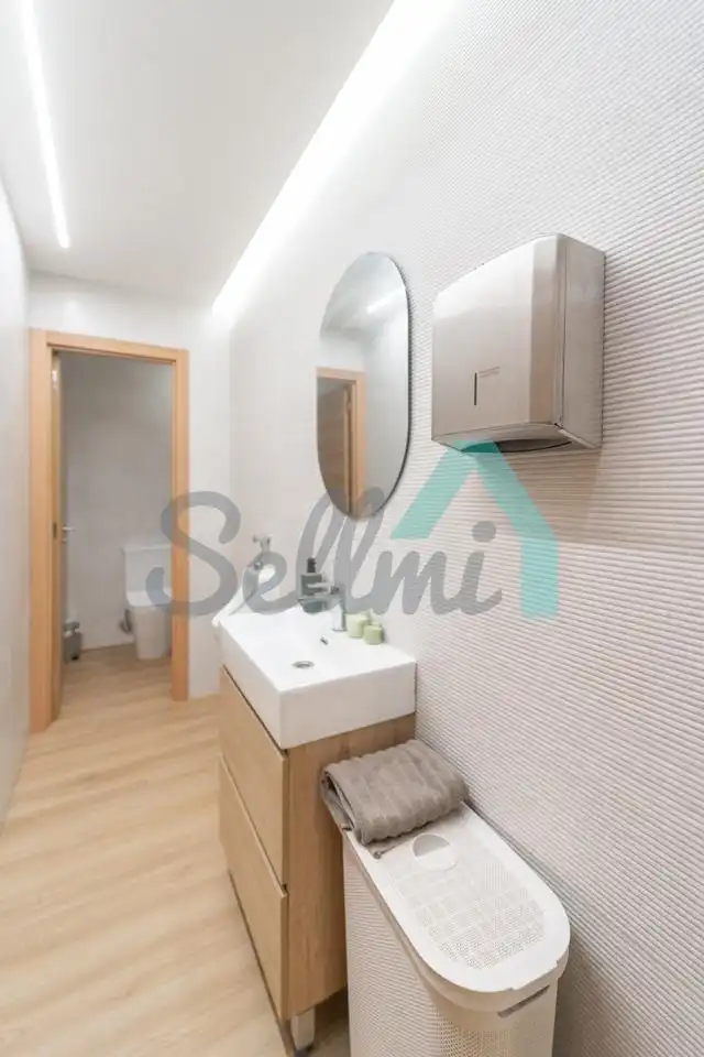 Bathroom of Office for rent in Ribera de Arriba  with Air Conditioner and Furnished