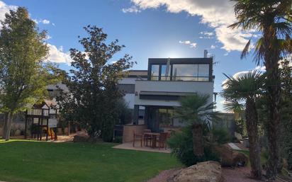 Vista exterior de Casa o xalet en venda en Layos amb Aire condicionat, Calefacció i Jardí privat