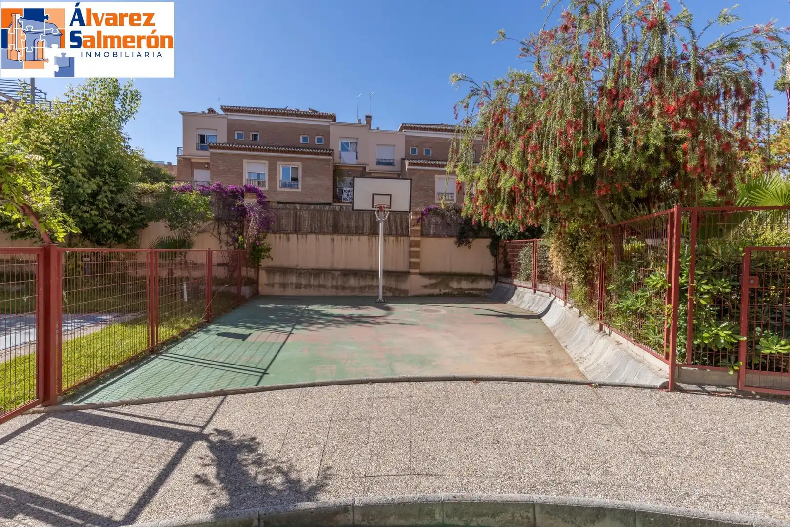 Jardí de Pis de lloguer en Granada amb Calefacció, Terrassa i Piscina comunitària
