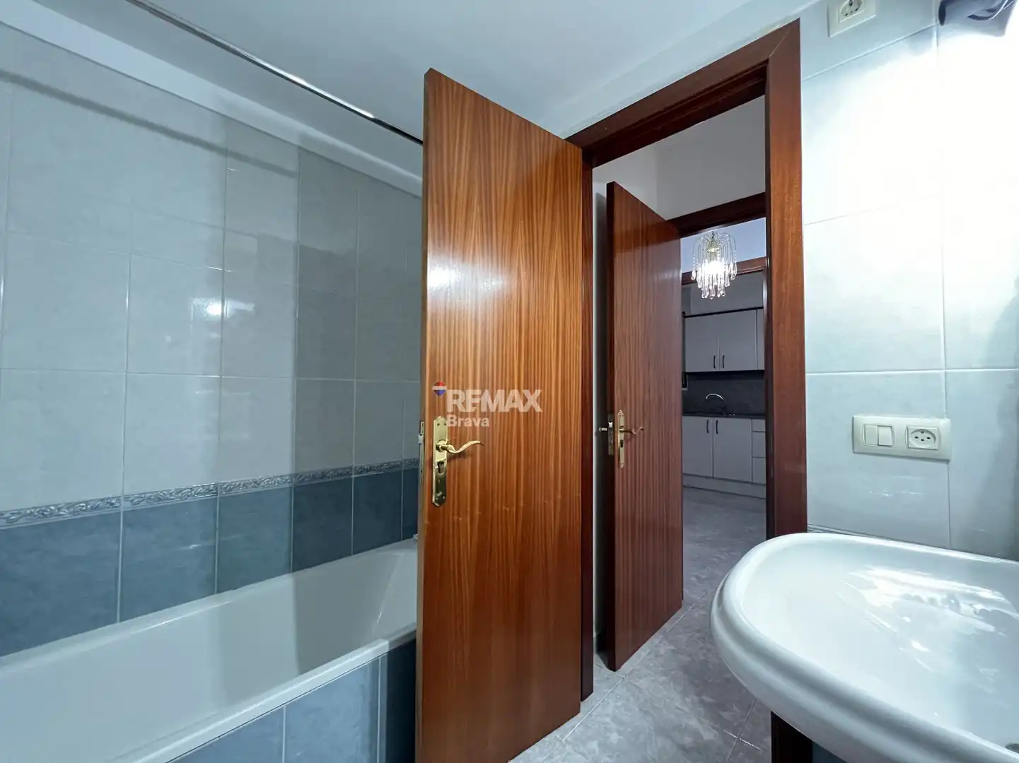 Bathroom of Ground floor for sale in Roses  with Private garden, Terrace and Swimming Pool