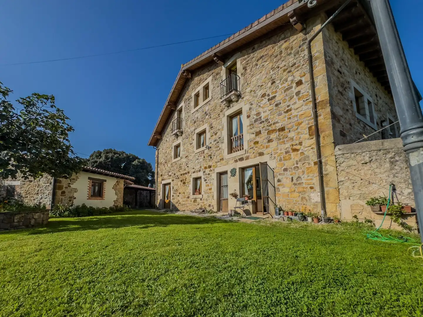 Vista exterior de Casa o xalet en venda en Polanco amb Calefacció, Jardí privat i Terrassa