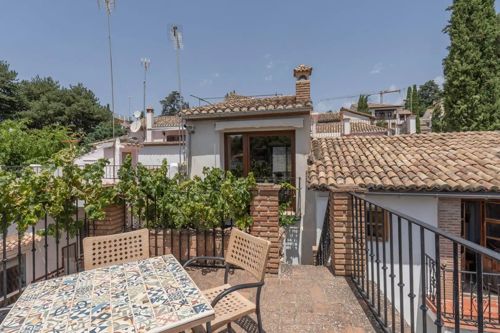 Vista exterior de Casa o chalet en venta en Granada con Terraza y Balcón