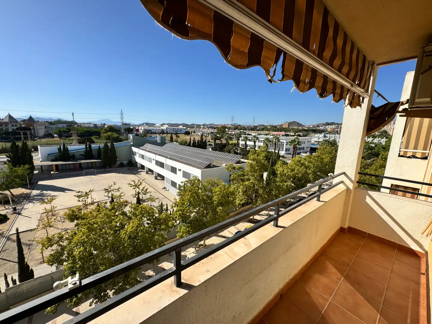Vista exterior de Pis per a compartir en Málaga amb Aire condicionat, Terrassa i Moblat