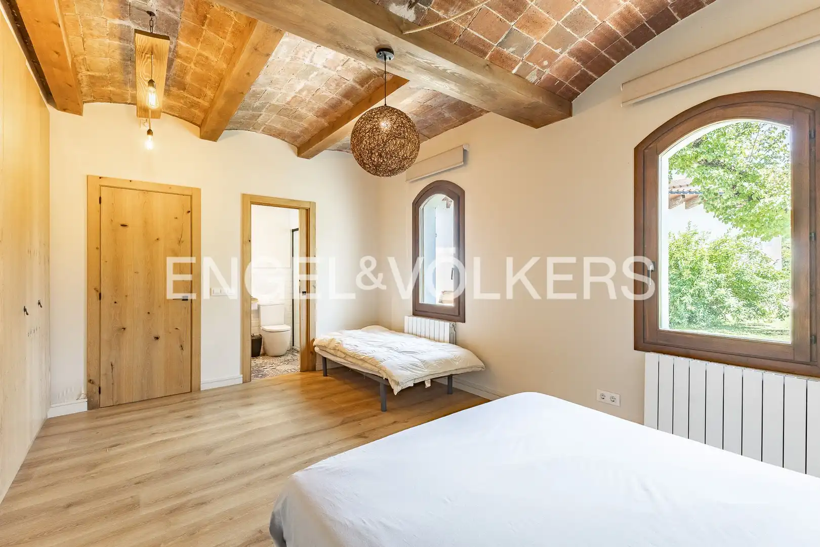 Schlafzimmer von Haus oder Chalet zum Verkauf in La Vall d'en Bas mit Heizung und Privatgarten