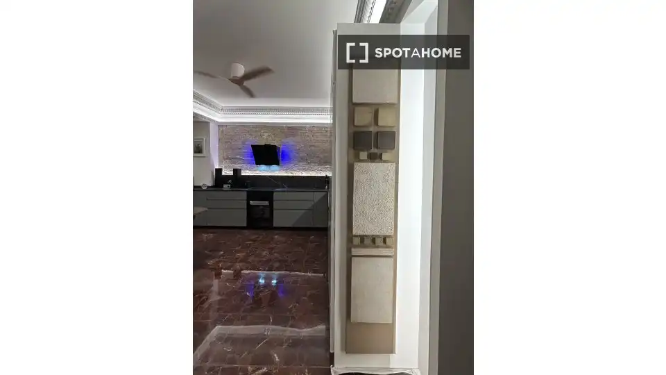 Flat for rent in Valencia  with Air Conditioner, Heating and Furnished
