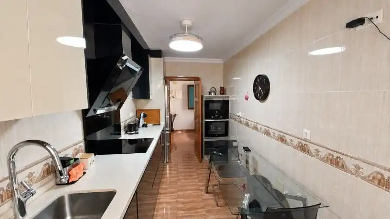 Cuina de Pis de lloguer en Málaga amb Aire condicionat, Calefacció i Terrassa
