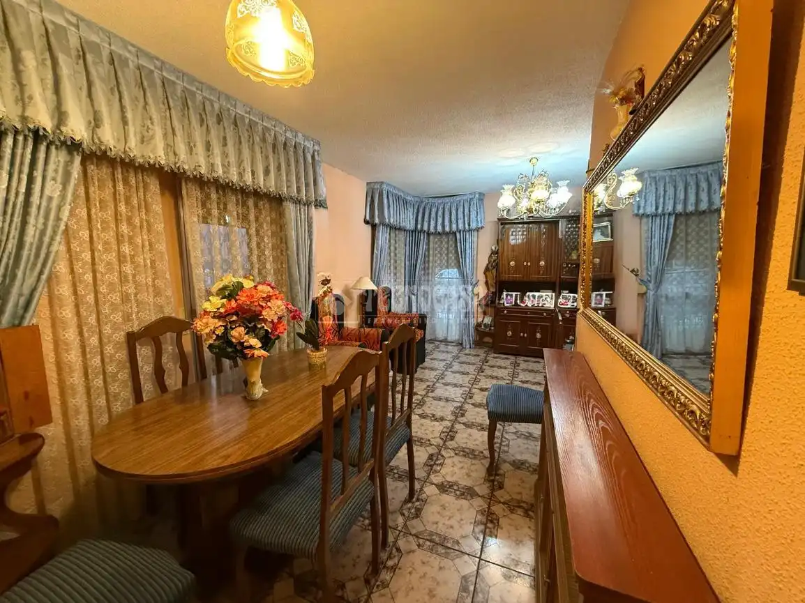 Comedor de Piso en venta en Madrid con Calefacción