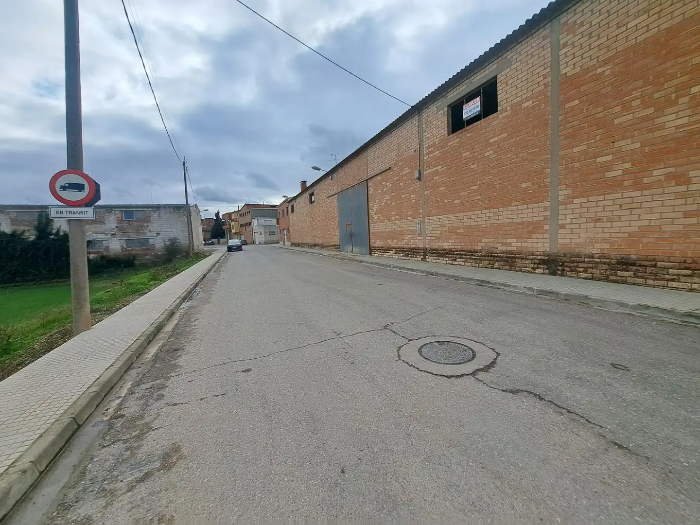Vista exterior de Nave industrial de alquiler en Torregrossa