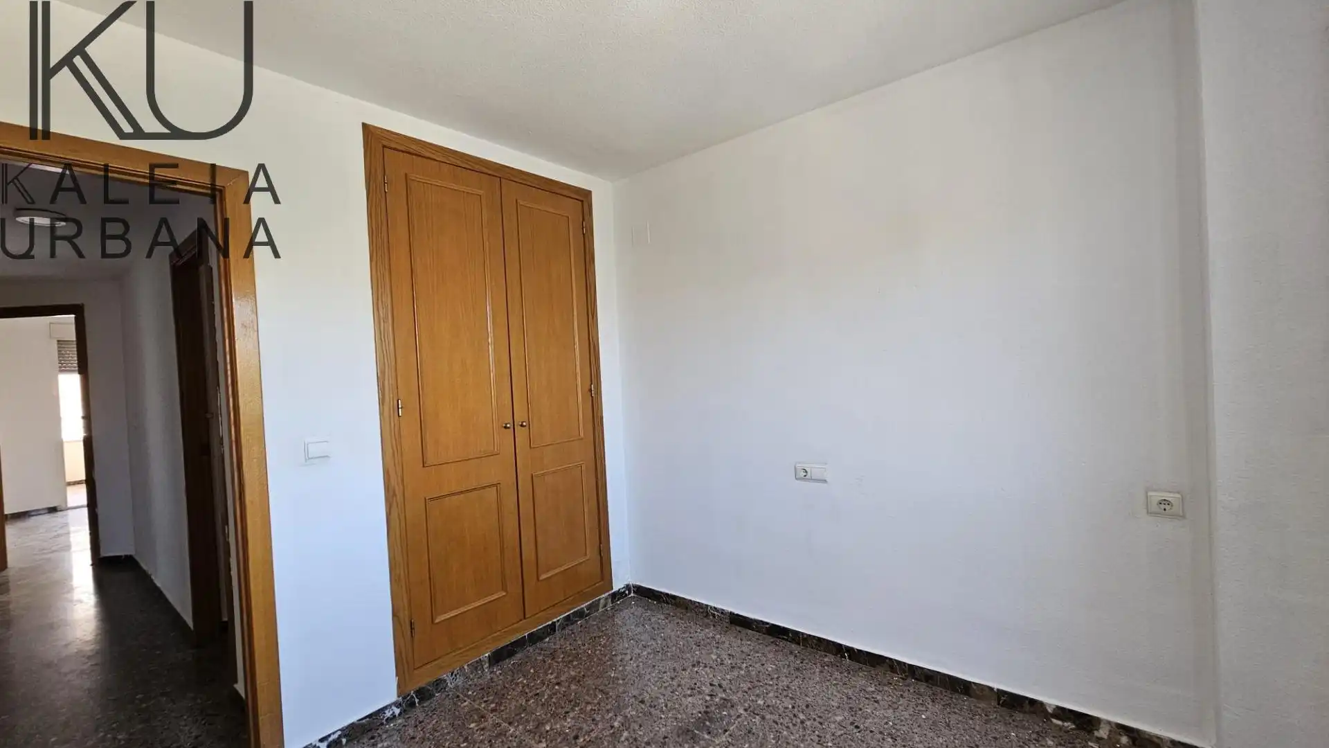 Habitación de Piso en venta en Alicante / Alacant con Aire acondicionado, Terraza y Balcón