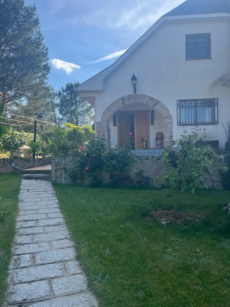 Vista exterior de Casa o chalet de alquiler en Becerril de la Sierra con Aire acondicionado, Calefacción y Jardín privado