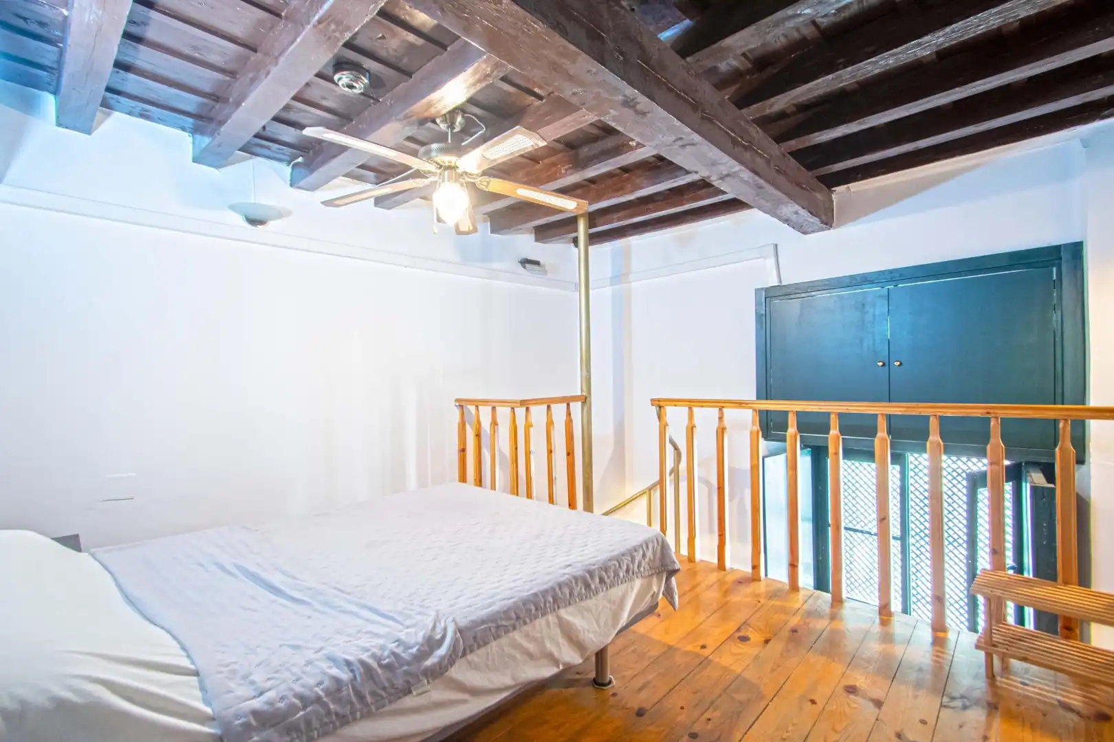 Habitación de Apartamento de alquiler en Sevilla con Aire acondicionado y Amueblado