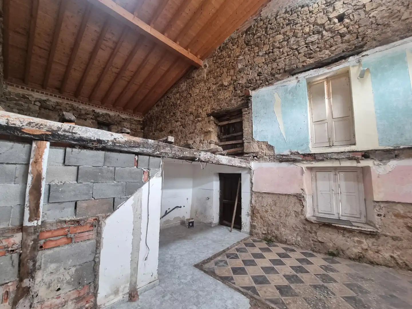 Houses for sale in Castañeda  with Private garden