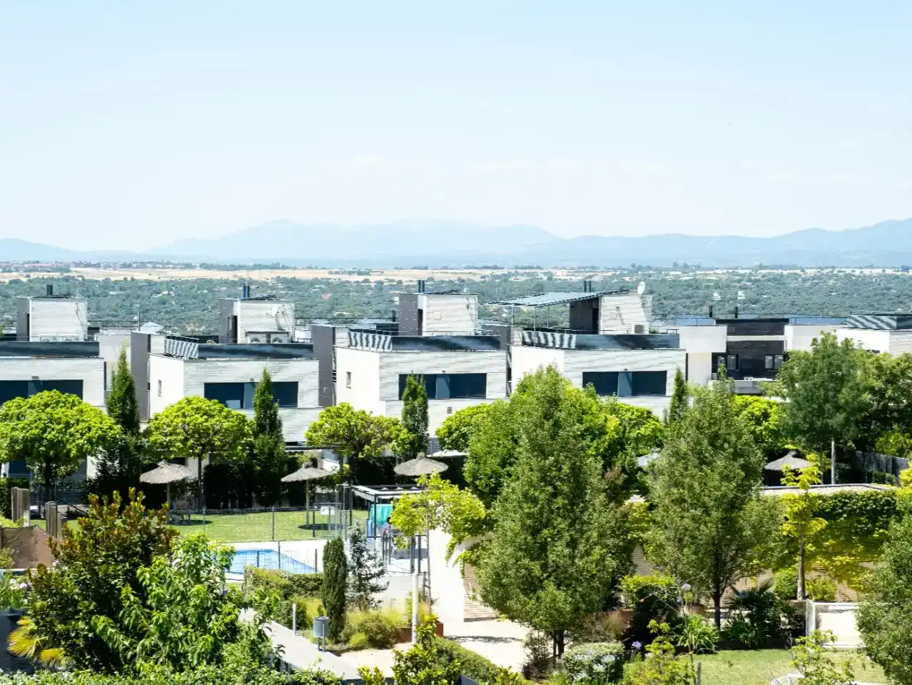 Exterior view of Flat for sale in Boadilla del Monte  with Air Conditioner, Private garden and Parquet flooring