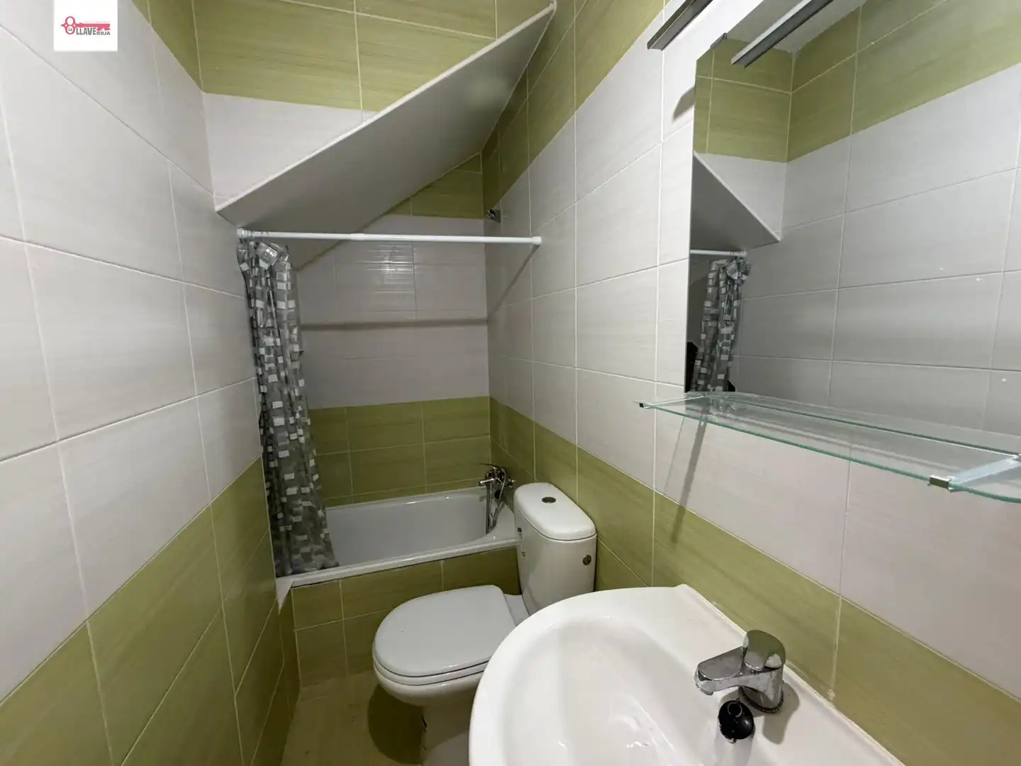 Badezimmer von Maisonette zur Miete in Cogollos mit Heizung, Privatgarten und Möbliert