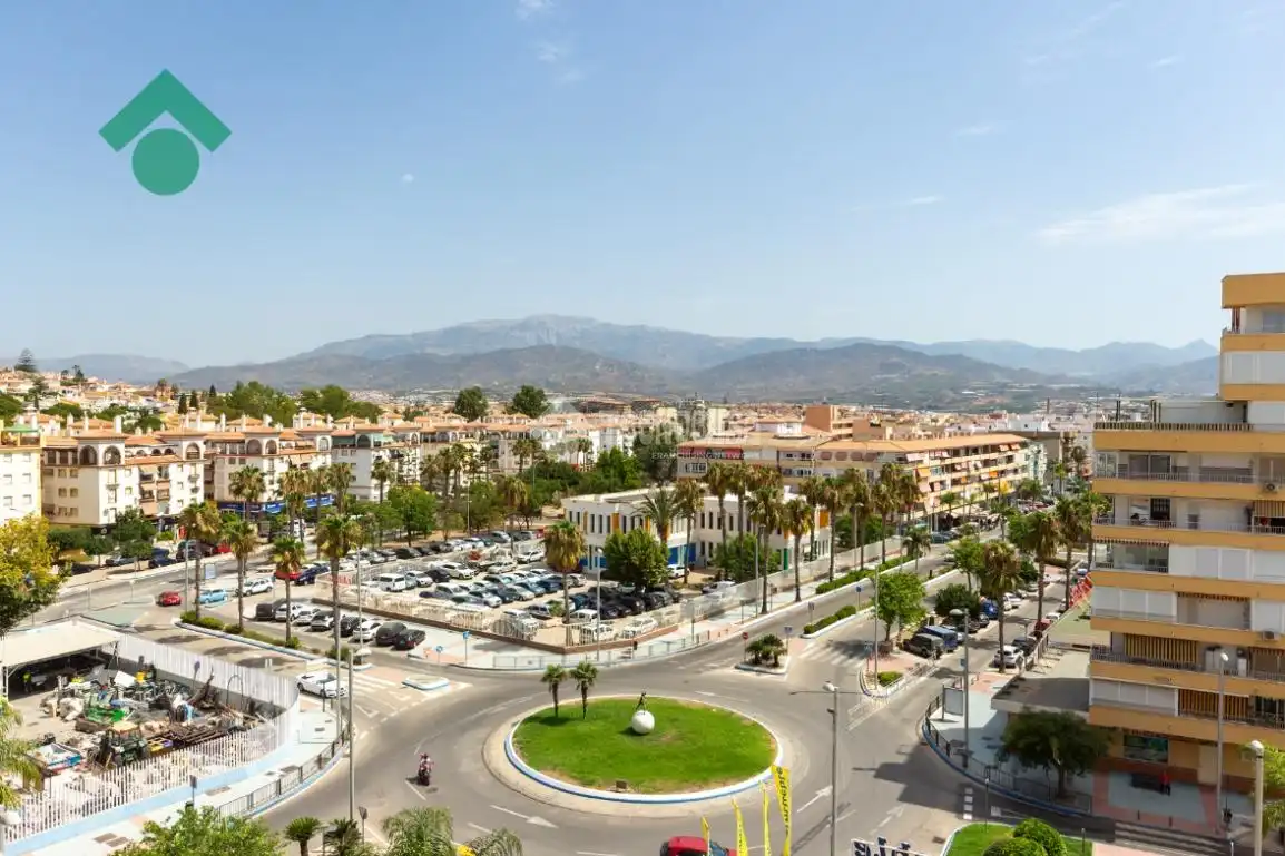 Vista exterior de Estudio en venta en Vélez-Málaga con Terraza, Amueblado y Piscina comunitaria