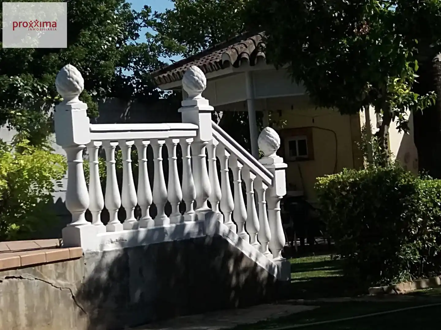 Vista exterior de Casa o xalet en venda en Dos Hermanas amb Aire condicionat, Jardí privat i Terrassa